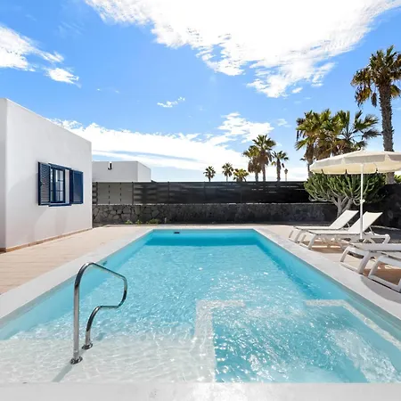 Lanzarote Volcan 10- Private Heated Pool Вилла Коста Бланка