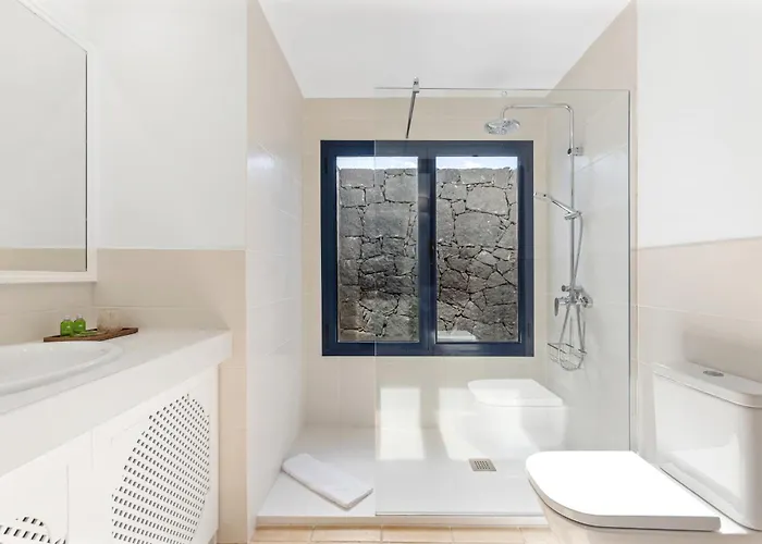 וילה Lanzarote Volcan 10- Private Heated Pool פלאיה בלנקה